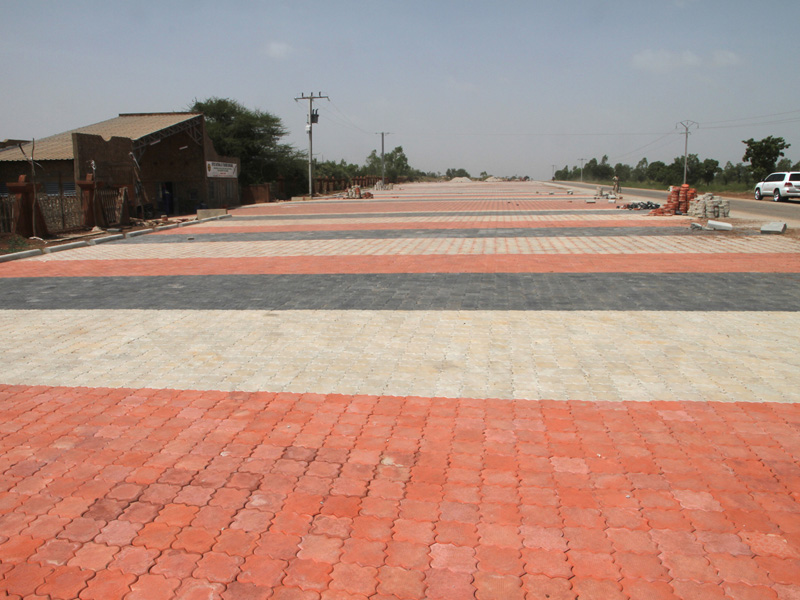 Aménagement du parking du site granitique de Laongo (3) | YELHY HIMO | Production Pose & Programme de Pavage en Afrique